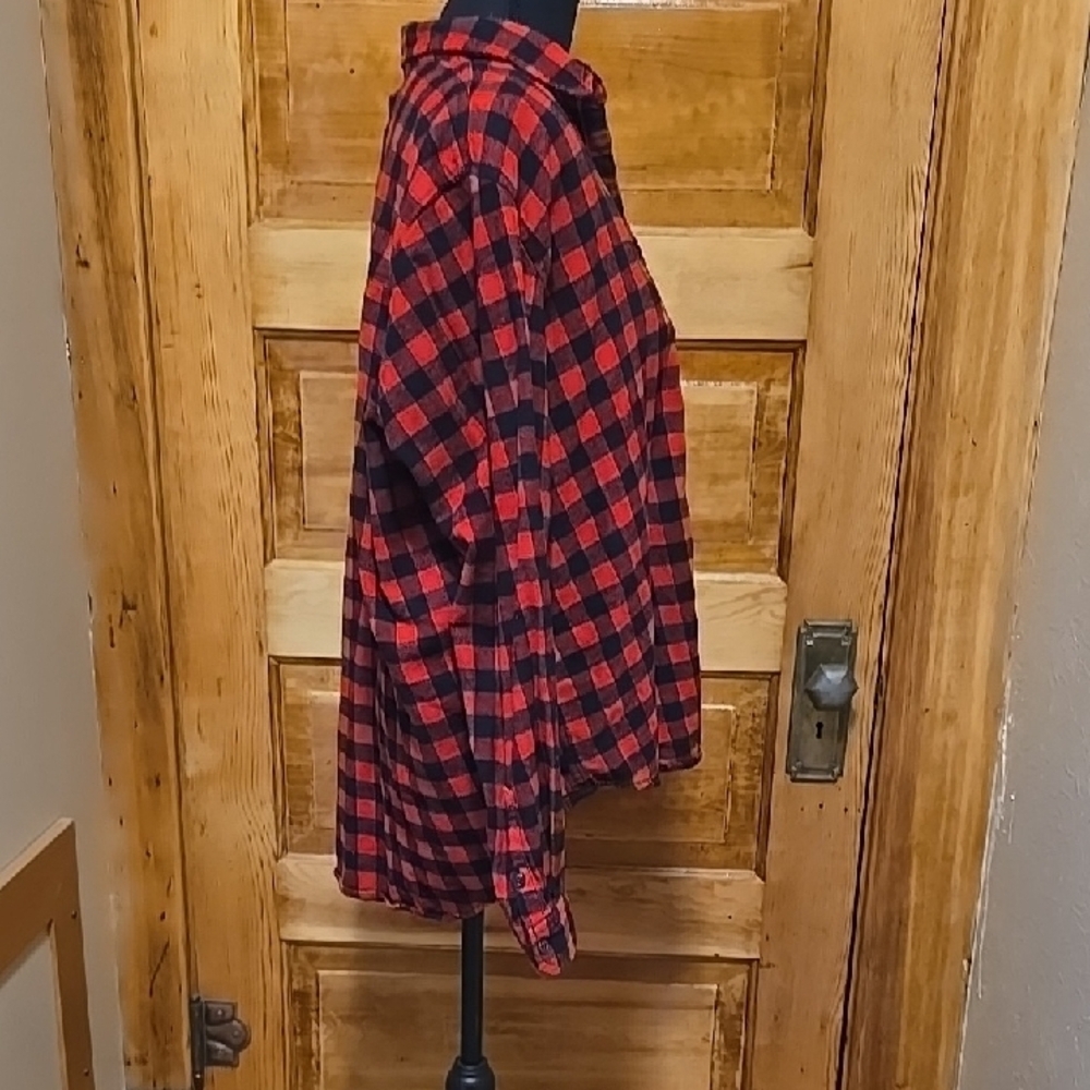 Universal Thread Long Sleeve Cabincore Red Black Buffalo Plaid ButtonDown L - Picture 2 of 4
